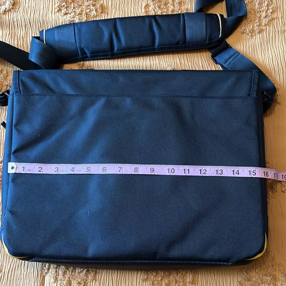 Targus Like New Laptop Case - Picture 2 of 7
